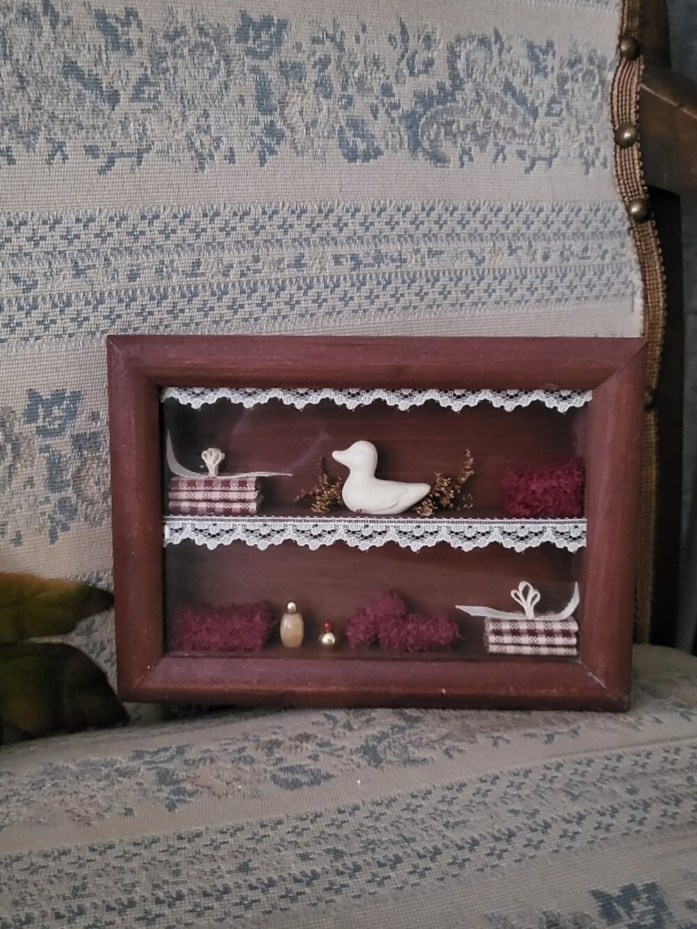 VINTAGE FERME NYCTALE HANDMADE WOODEN MINIATURE SHADOW BOX WITH LACE & DUCK 90s